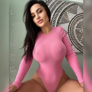 נערות ליווי - אנג'לינה – גישה קלילה באשדוד