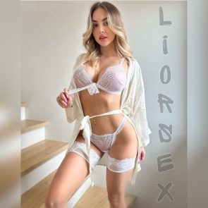 נערות ליווי - ביאנקה קורנת חייכנית