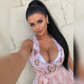נערות ליווי - ולריה רומנטית ונינוחה